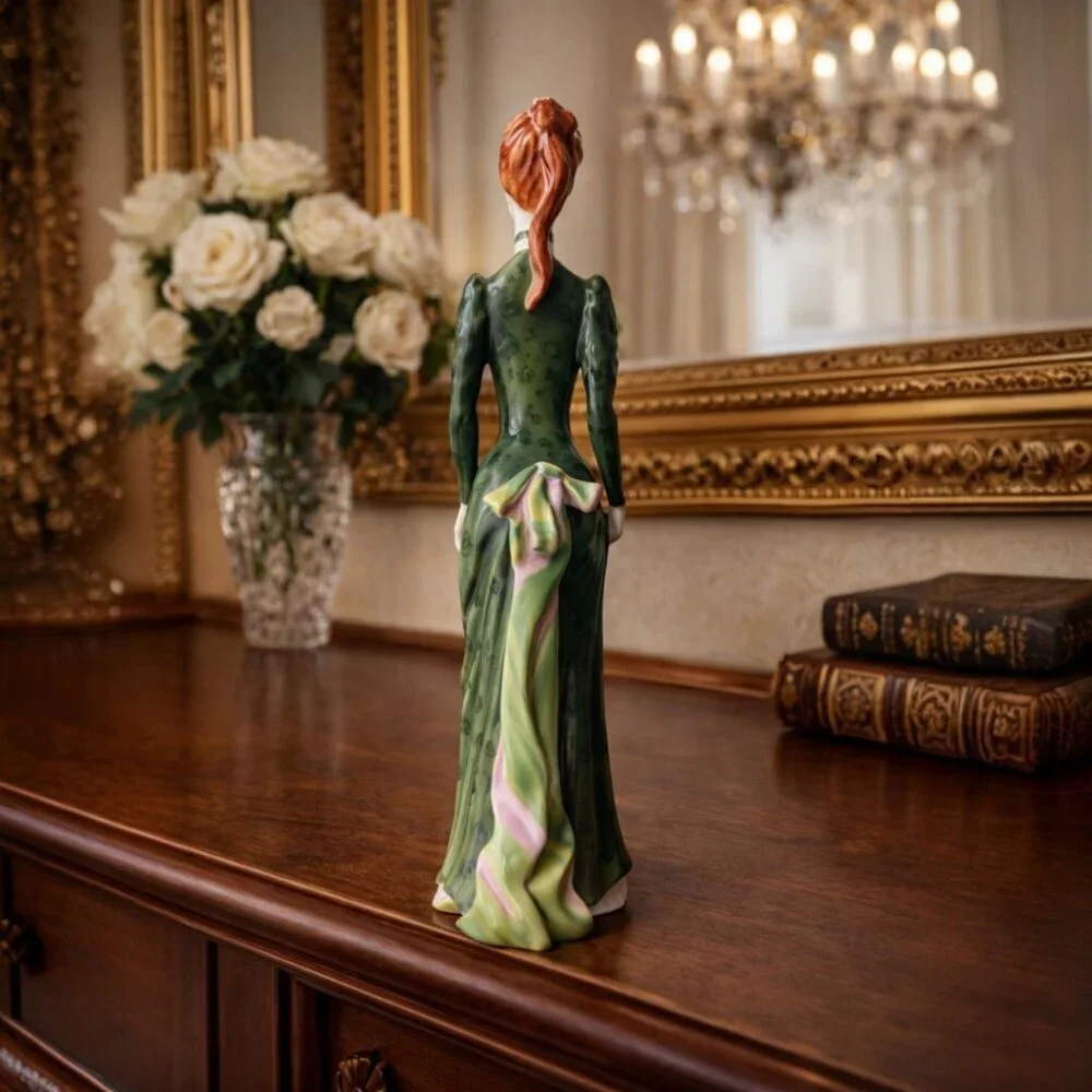 Royal Doulton A La Mode Haute Series Porcelain Vintage Figurine HN 2544